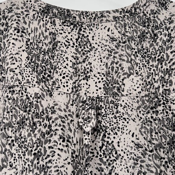 Torrid Harper Plus Women's Animal Print Tab Sleeve Gray/Black /Cream Top Size 4 - Picture 4 of 10